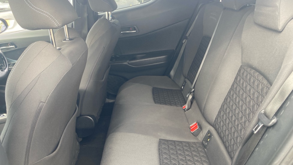 Toyota C-HR 1.8 Hybrid Design 5dr CVT Hybrid Hatchback - Image 16