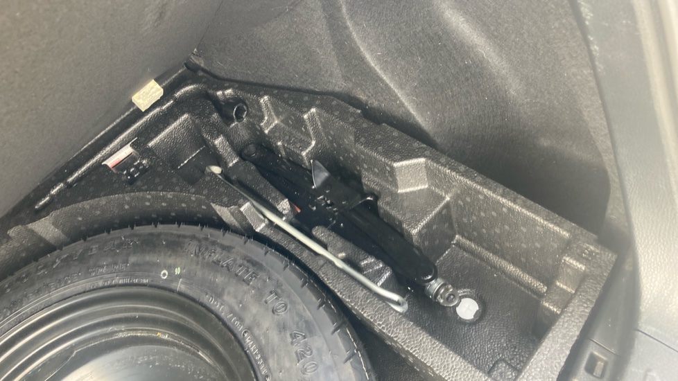 Toyota C-HR 1.8 Hybrid Design 5dr CVT Hybrid Hatchback - Image 24