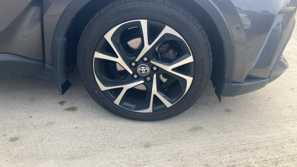 Toyota C-HR 1.8 Hybrid Design 5dr CVT Hybrid Hatchback - Image 28