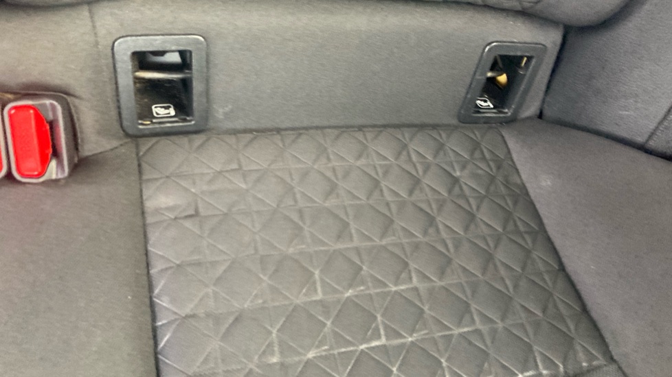 Toyota C-HR 1.8 Hybrid Design 5dr CVT Hybrid Hatchback - Image 32