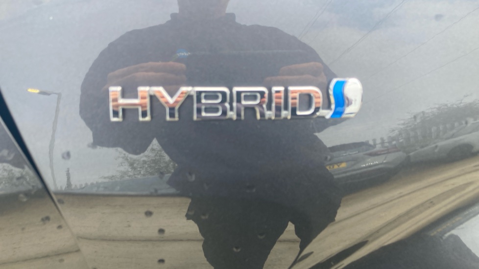 Toyota C-HR 1.8 Hybrid Design 5dr CVT Hybrid Hatchback - Image 33