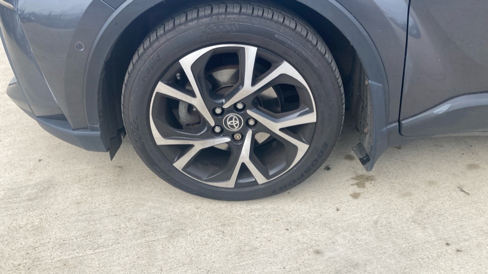 Toyota C-HR 1.8 Hybrid Design 5dr CVT Hybrid Hatchback - Image 36