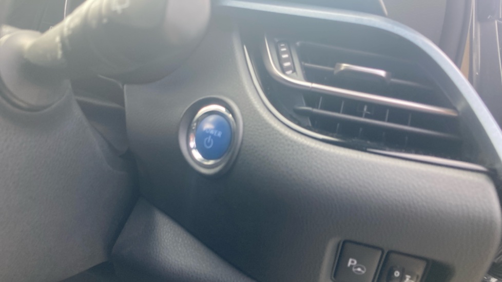 Toyota C-HR 1.8 Hybrid Design 5dr CVT Hybrid Hatchback - Image 37