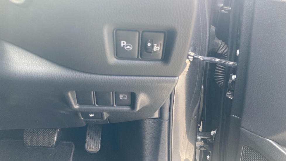 Toyota C-HR 1.8 Hybrid Design 5dr CVT Hybrid Hatchback - Image 38