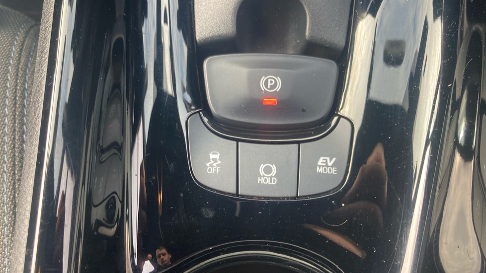 Toyota C-HR 1.8 Hybrid Design 5dr CVT Hybrid Hatchback - Image 41