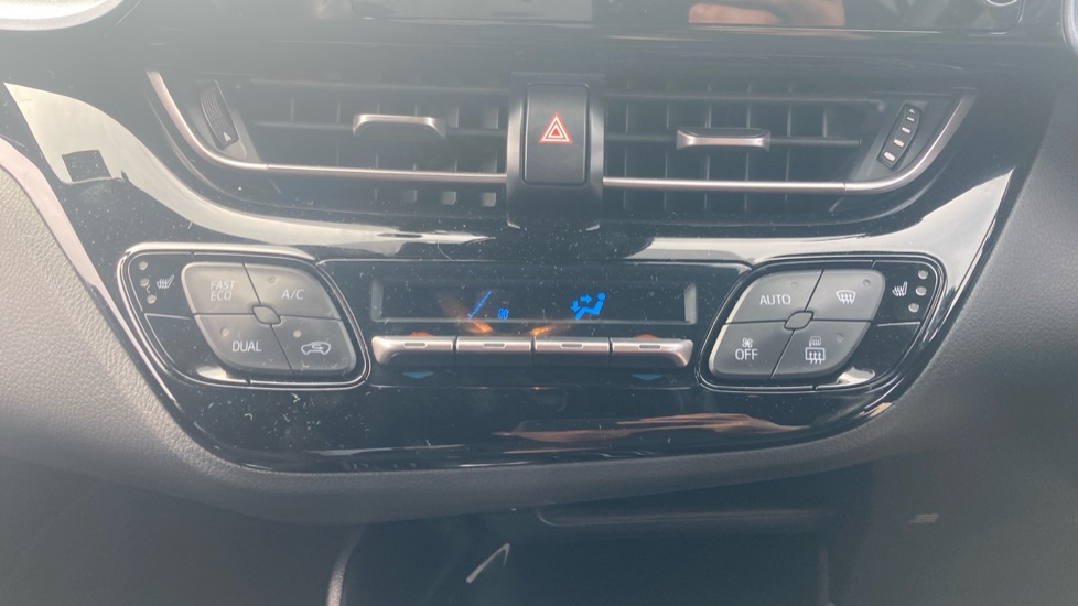 Toyota C-HR 1.8 Hybrid Design 5dr CVT Hybrid Hatchback - Image 43