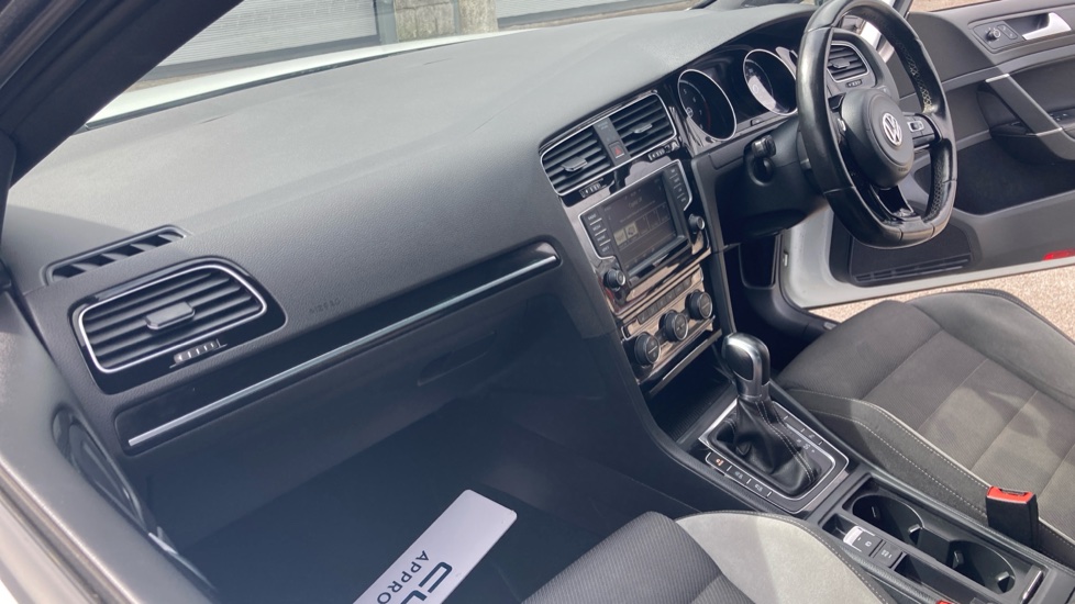 Volkswagen Golf 2.0 TSI R 5dr DSG Petrol Hatchback - Image 9