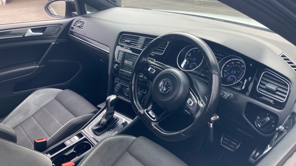 Volkswagen Golf 2.0 TSI R 5dr DSG Petrol Hatchback - Image 11