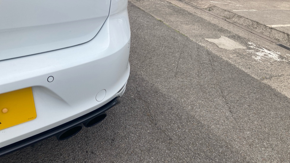 Volkswagen Golf 2.0 TSI R 5dr DSG Petrol Hatchback - Image 26