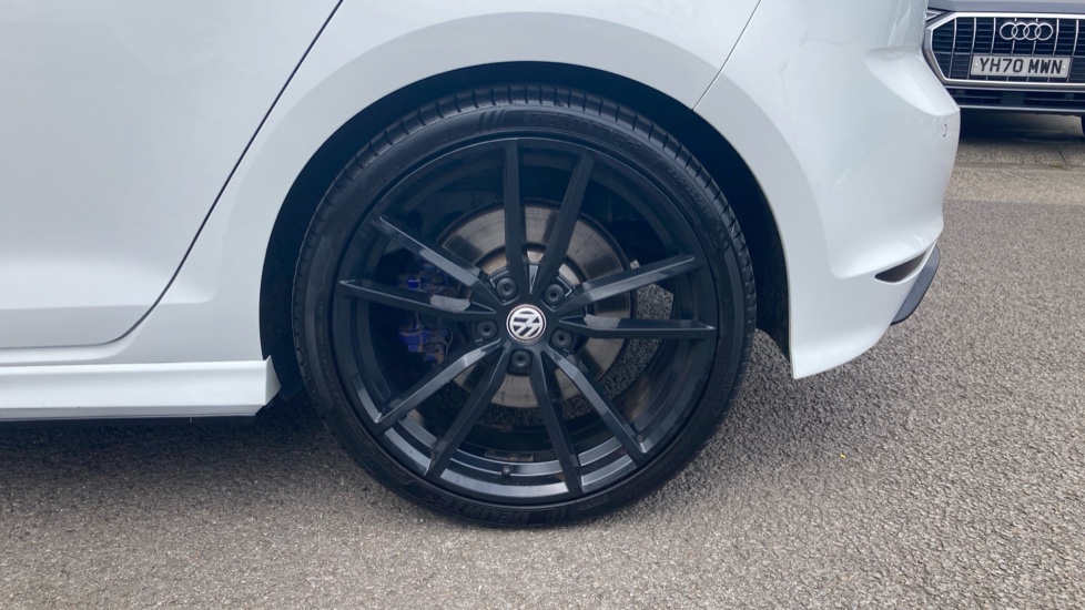Volkswagen Golf 2.0 TSI R 5dr DSG Petrol Hatchback - Image 31