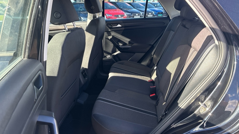 Volkswagen T-Roc 1.5 TSI EVO SE 5dr Petrol Hatchback - Image 16