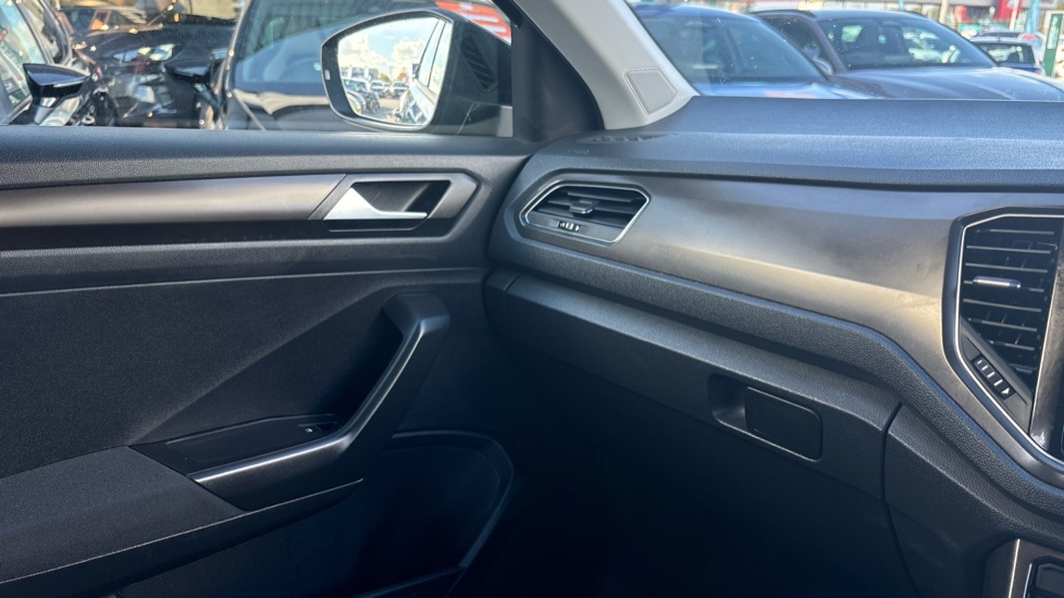 Volkswagen T-Roc 1.5 TSI EVO SE 5dr Petrol Hatchback - Image 26