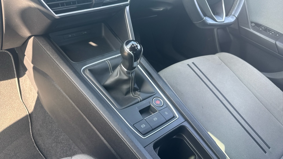 SEAT Leon 1.5 TSI EVO SE Dynamic 5dr Petrol Hatchback - Image 13