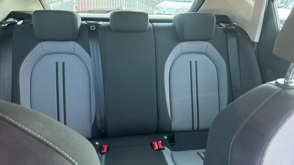 SEAT Leon 1.5 TSI EVO SE Dynamic 5dr Petrol Hatchback - Image 15