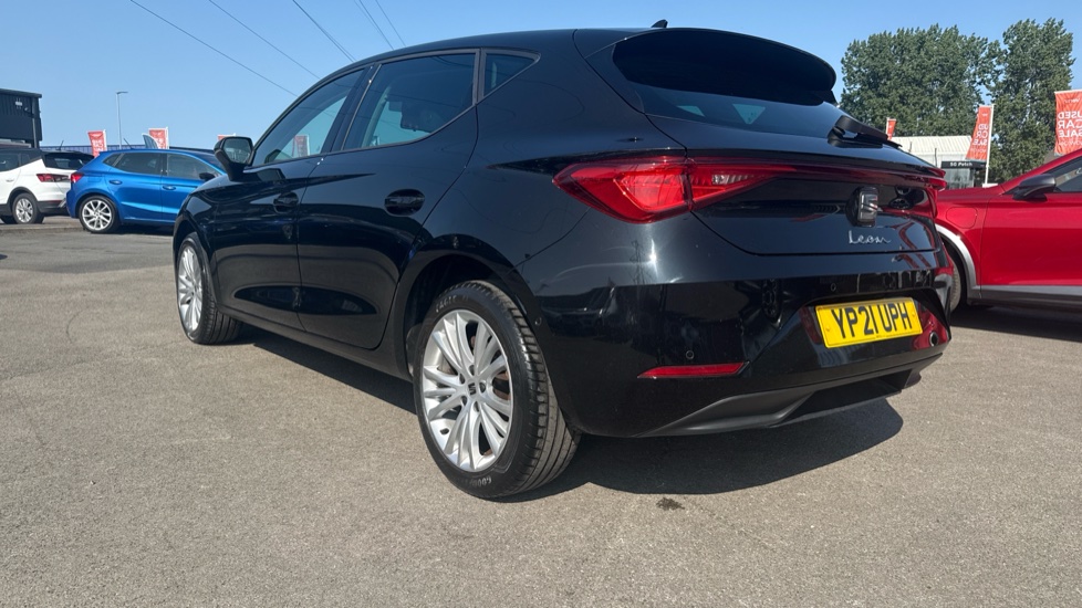 SEAT Leon 1.5 TSI EVO SE Dynamic 5dr Petrol Hatchback - Image 30