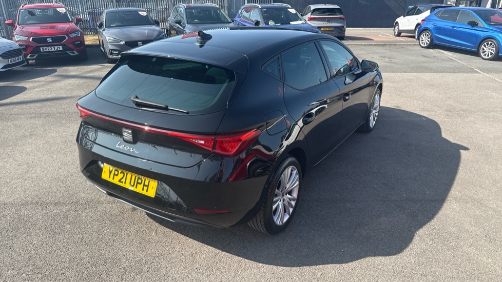 SEAT Leon 1.5 TSI EVO SE Dynamic 5dr Petrol Hatchback - Image 31