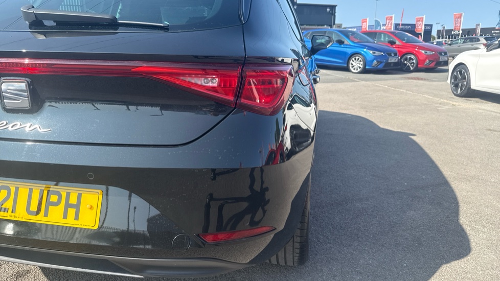SEAT Leon 1.5 TSI EVO SE Dynamic 5dr Petrol Hatchback - Image 32