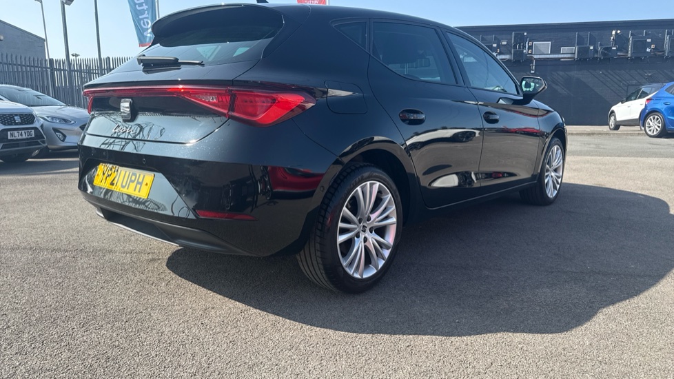 SEAT Leon 1.5 TSI EVO SE Dynamic 5dr Petrol Hatchback - Image 33
