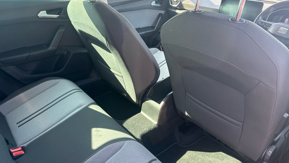 SEAT Leon 1.5 TSI EVO SE Dynamic 5dr Petrol Hatchback - Image 35