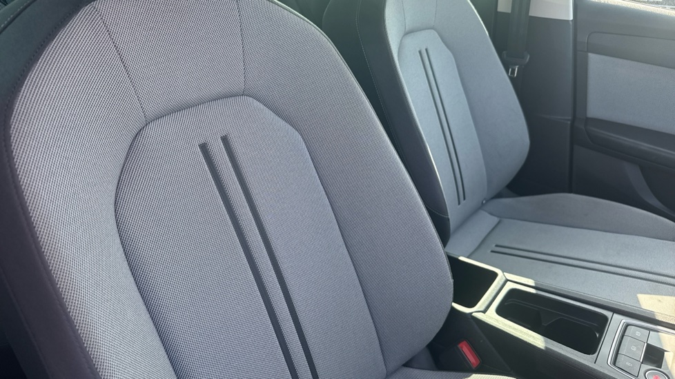 SEAT Leon 1.5 TSI EVO SE Dynamic 5dr Petrol Hatchback - Image 36