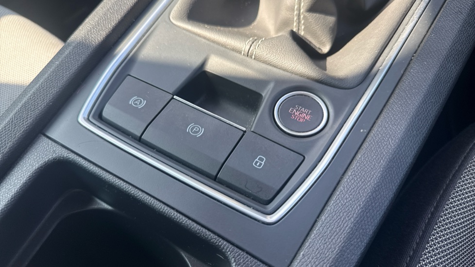SEAT Leon 1.5 TSI EVO SE Dynamic 5dr Petrol Hatchback - Image 39