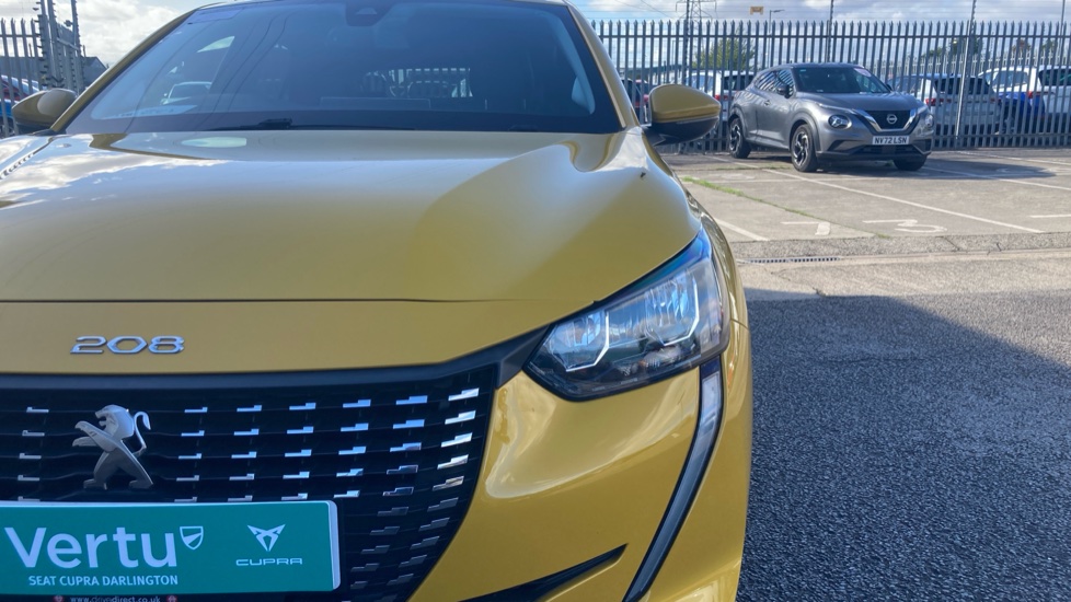 Peugeot 208 1.2 PureTech 100 Allure Premium 5dr EAT8 Petrol Hatchback - Image 27