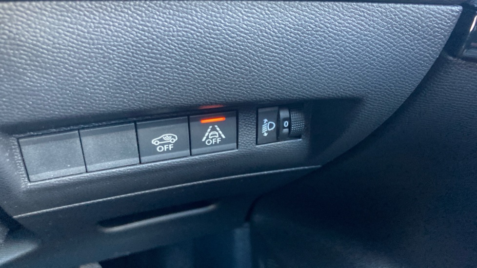 Peugeot 208 1.2 PureTech 100 Allure Premium 5dr EAT8 Petrol Hatchback - Image 42