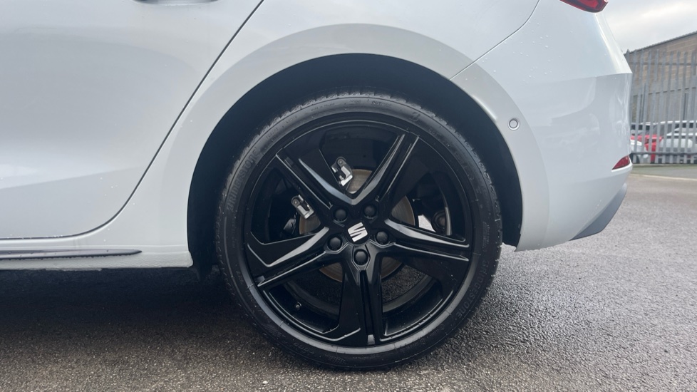 SEAT Leon 1.5 TSI 150 FR Black Edition 5dr [DAP] Petrol Hatchback - Image 5