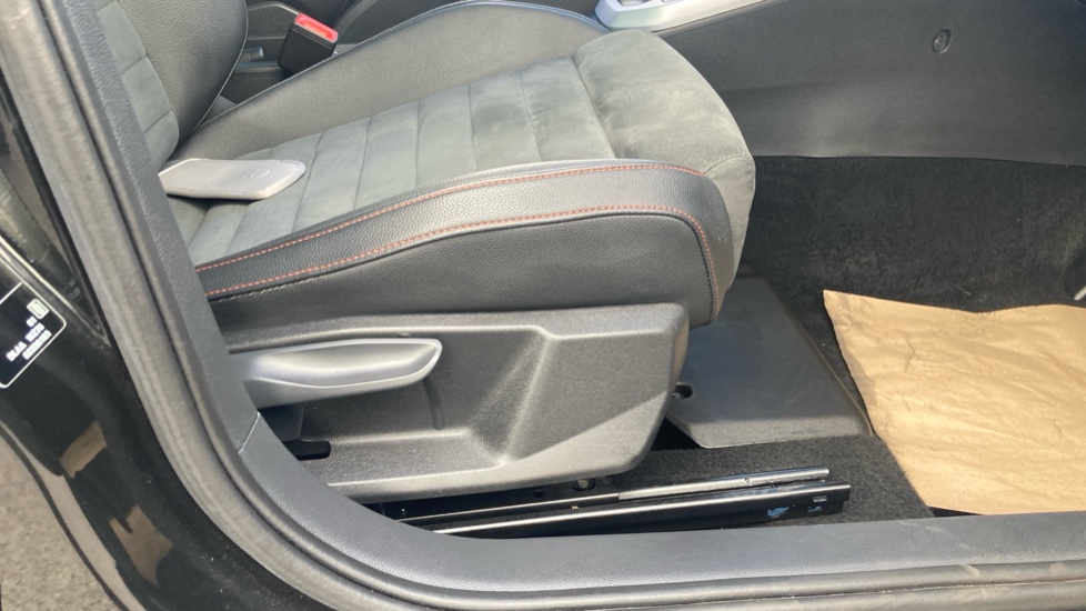 SEAT Arona 1.0 TSI 110 FR Sport 5dr Petrol Hatchback - Image 40