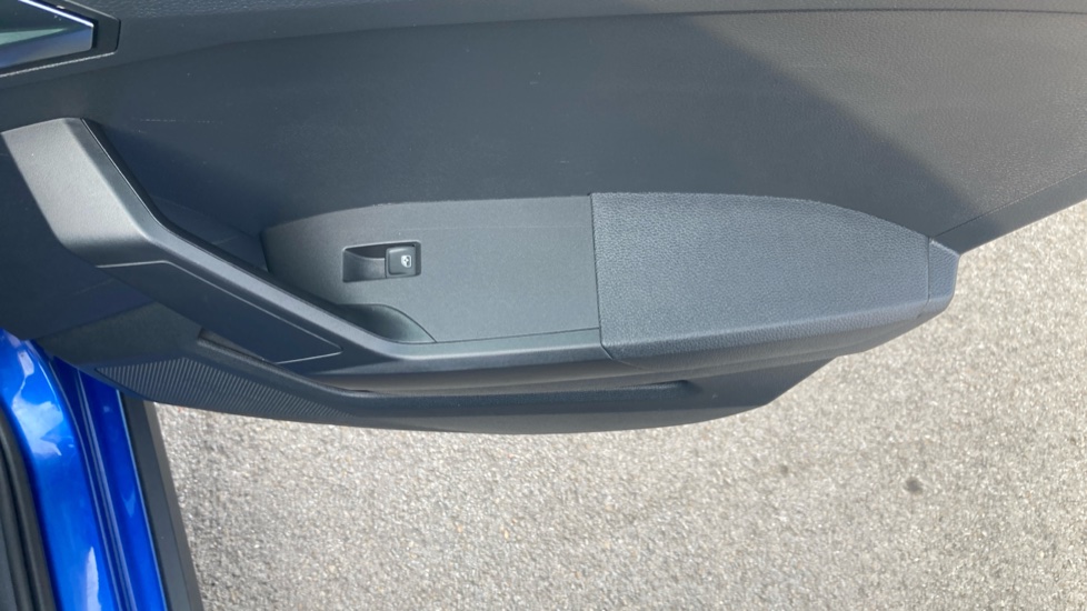 SEAT Arona 1.5 TSI 150 FR Sport 5dr DSG Petrol Hatchback - Image 28
