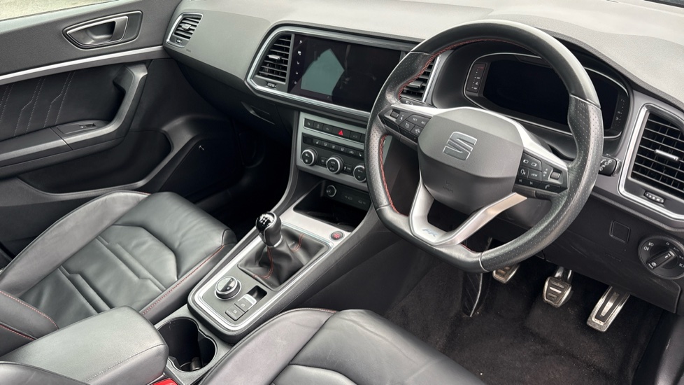 SEAT Ateca 1.5 TSI EVO FR Black Edition 5dr Petrol Estate - Image 6