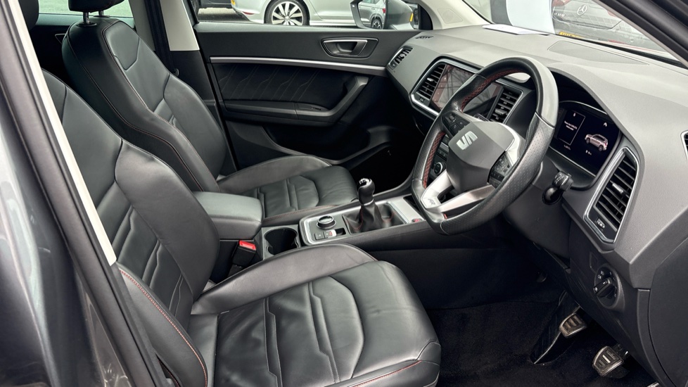 SEAT Ateca 1.5 TSI EVO FR Black Edition 5dr Petrol Estate - Image 15