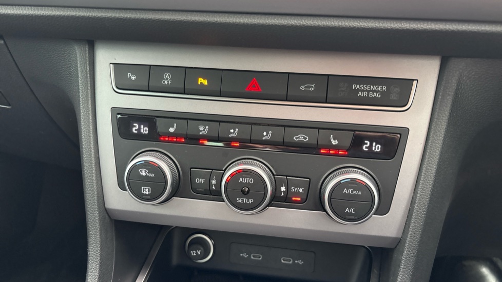SEAT Ateca 1.5 TSI EVO FR Black Edition 5dr Petrol Estate - Image 23