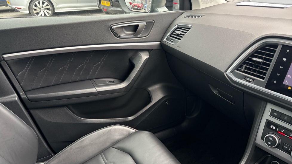 SEAT Ateca 1.5 TSI EVO FR Black Edition 5dr Petrol Estate - Image 28