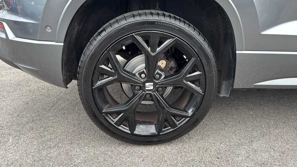 SEAT Ateca 1.5 TSI EVO FR Black Edition 5dr Petrol Estate - Image 36