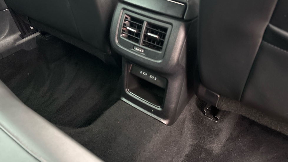SEAT Ateca 1.5 TSI EVO FR Black Edition 5dr Petrol Estate - Image 44