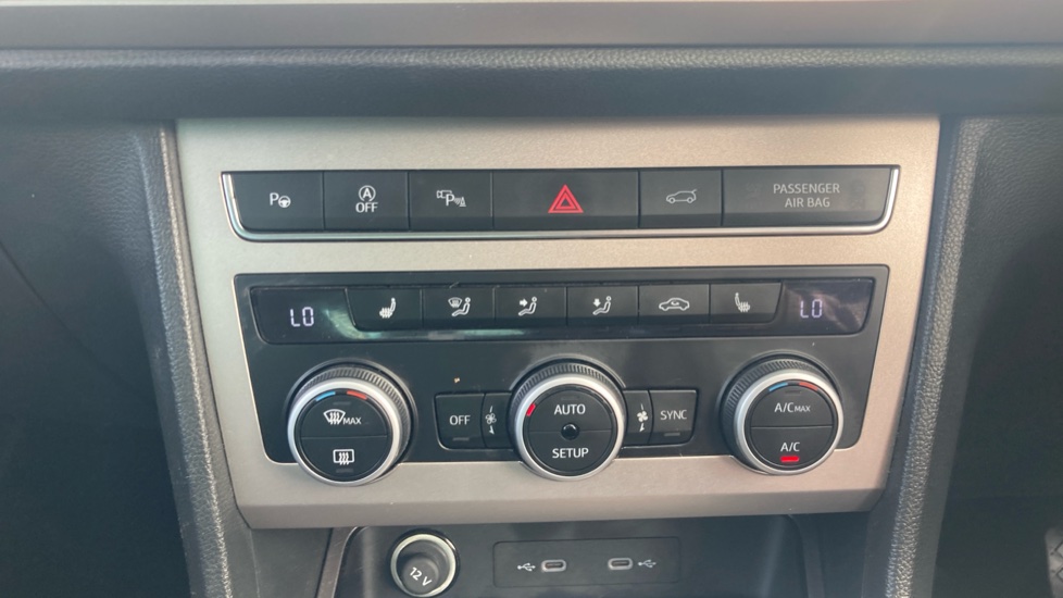 SEAT Ateca 2.0 TDI 150 Xperience Lux 5dr DSG 4Drive Diesel Estate - Image 13