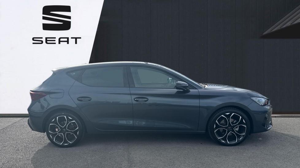 CUPRA Leon 1.5 eTSI 150 V2 5dr DSG Petrol Hatchback - Image 4