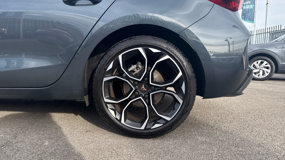 CUPRA Leon 1.5 eTSI 150 V2 5dr DSG Petrol Hatchback - Image 5