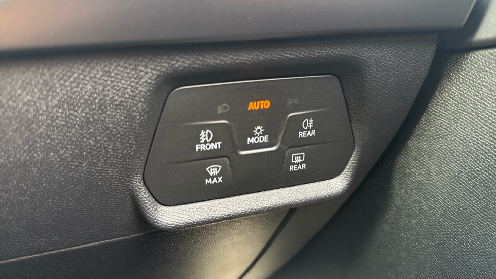 CUPRA Leon 1.5 eTSI 150 V2 5dr DSG Petrol Hatchback - Image 21