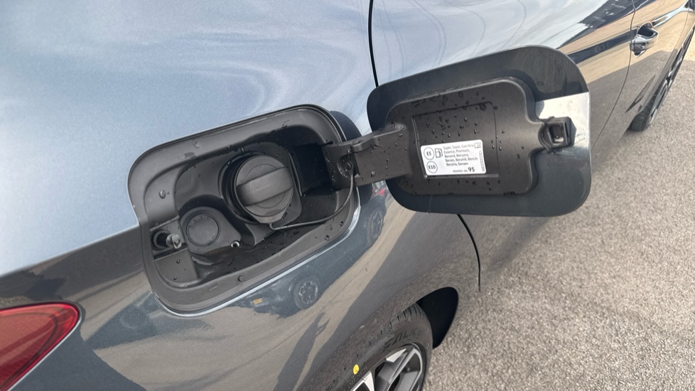 CUPRA Leon 1.5 eTSI 150 V2 5dr DSG Petrol Hatchback - Image 37