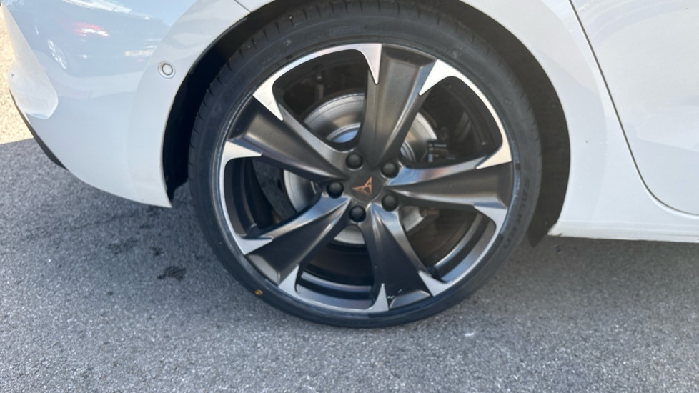 CUPRA Leon 2.0 TSI VZ2 5dr DSG Petrol Hatchback - Image 31
