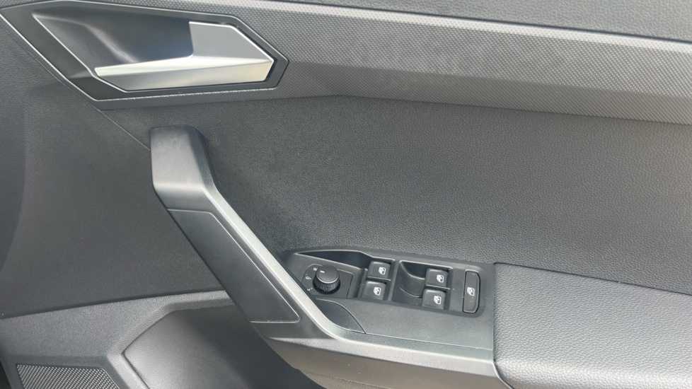 SEAT Arona 1.0 TSI 110 SE Technology 5dr DSG Petrol Hatchback - Image 19