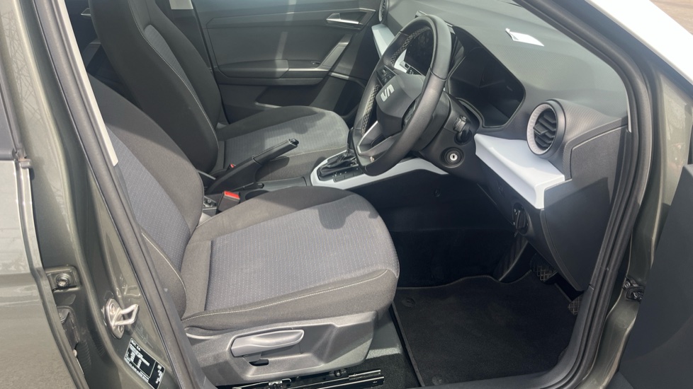 SEAT Arona 1.0 TSI 110 SE Technology 5dr DSG Petrol Hatchback - Image 30