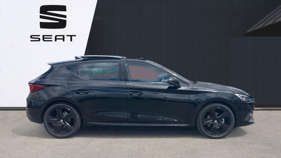 SEAT Leon 1.5 eTSI 115 FR Black Edition 5dr DSG [DAP] Petrol Estate - Image 4