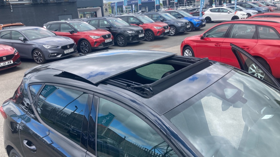 SEAT Leon 1.5 eTSI 115 FR Black Edition 5dr DSG [DAP] Petrol Estate - Image 9