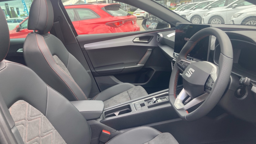 SEAT Leon 1.5 eTSI 115 FR Black Edition 5dr DSG [DAP] Petrol Estate - Image 15