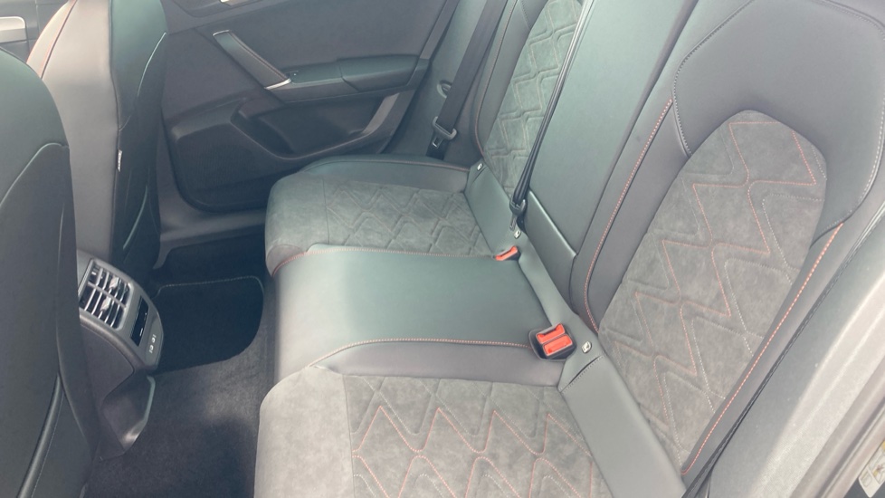 SEAT Leon 1.5 eTSI 115 FR Black Edition 5dr DSG [DAP] Petrol Estate - Image 16