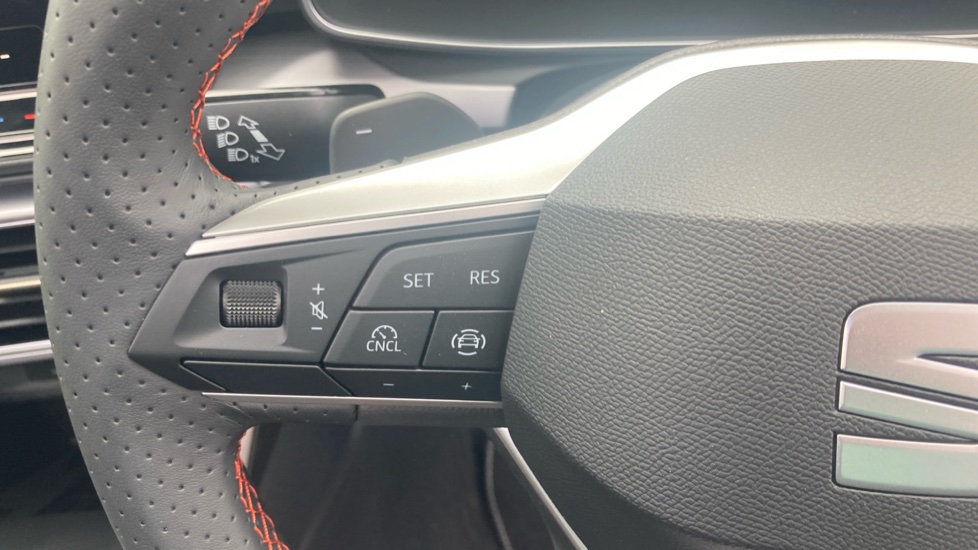 SEAT Leon 1.5 eTSI 115 FR Black Edition 5dr DSG [DAP] Petrol Estate - Image 17