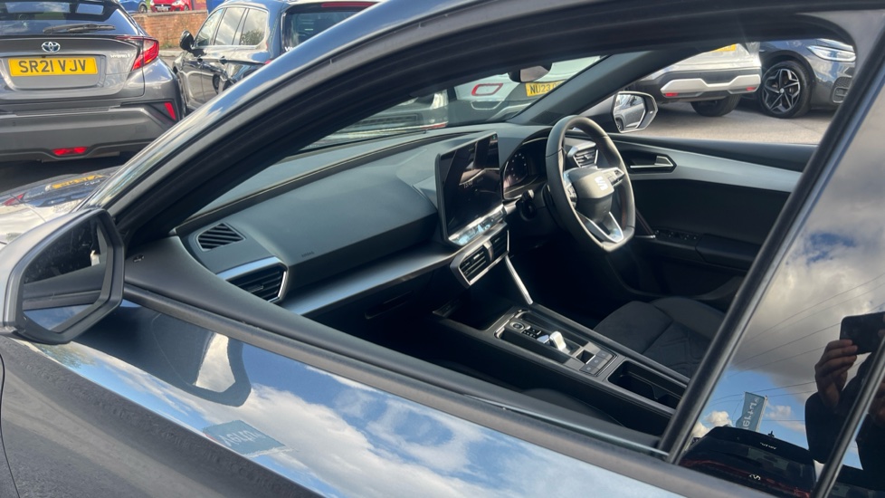 SEAT Leon 1.5 eTSI 150 FR Sport 5dr DSG [DAP] Petrol Hatchback - Image 2